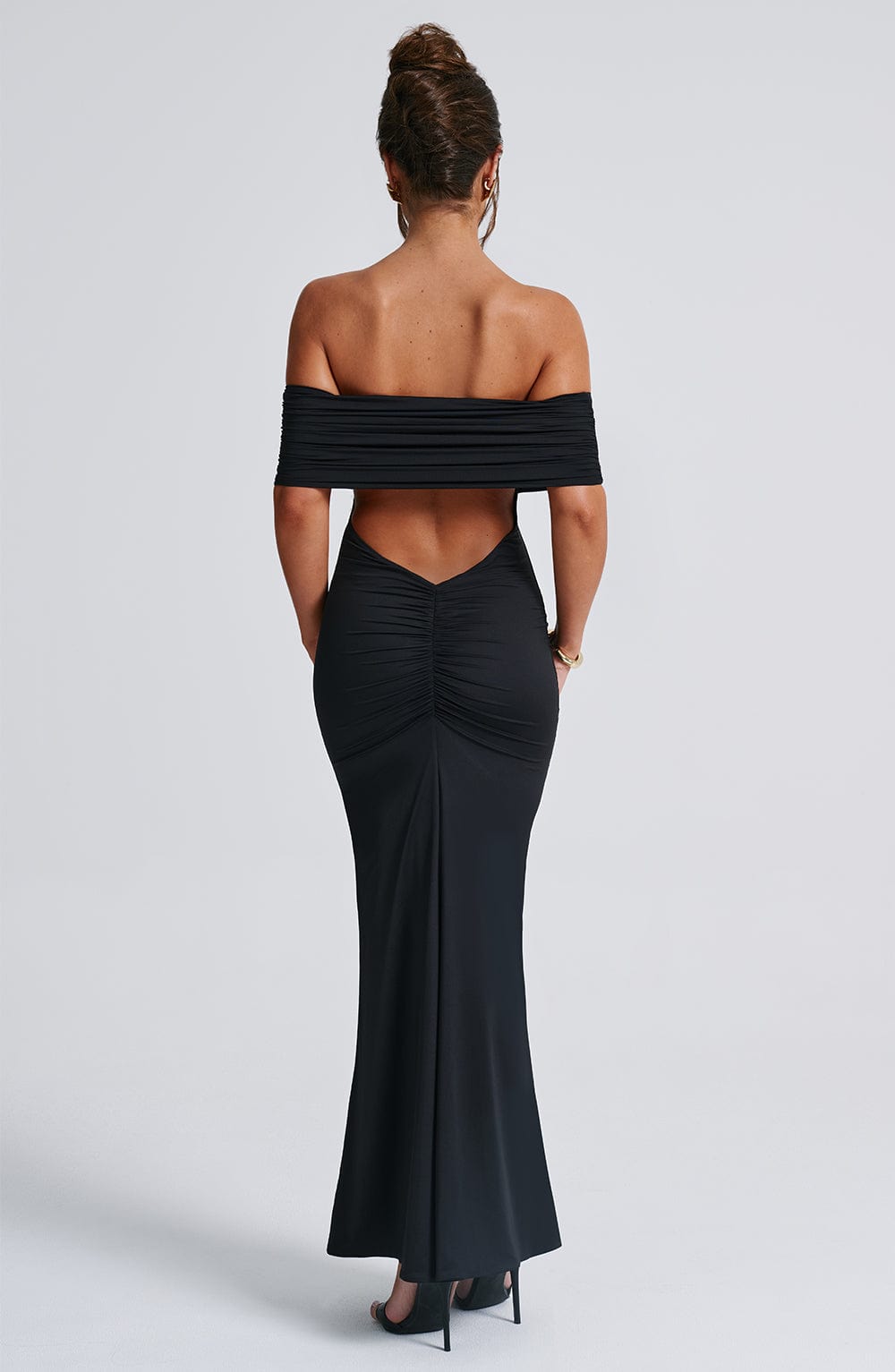 Tindra | Elegáns hosszú Bardot ruha