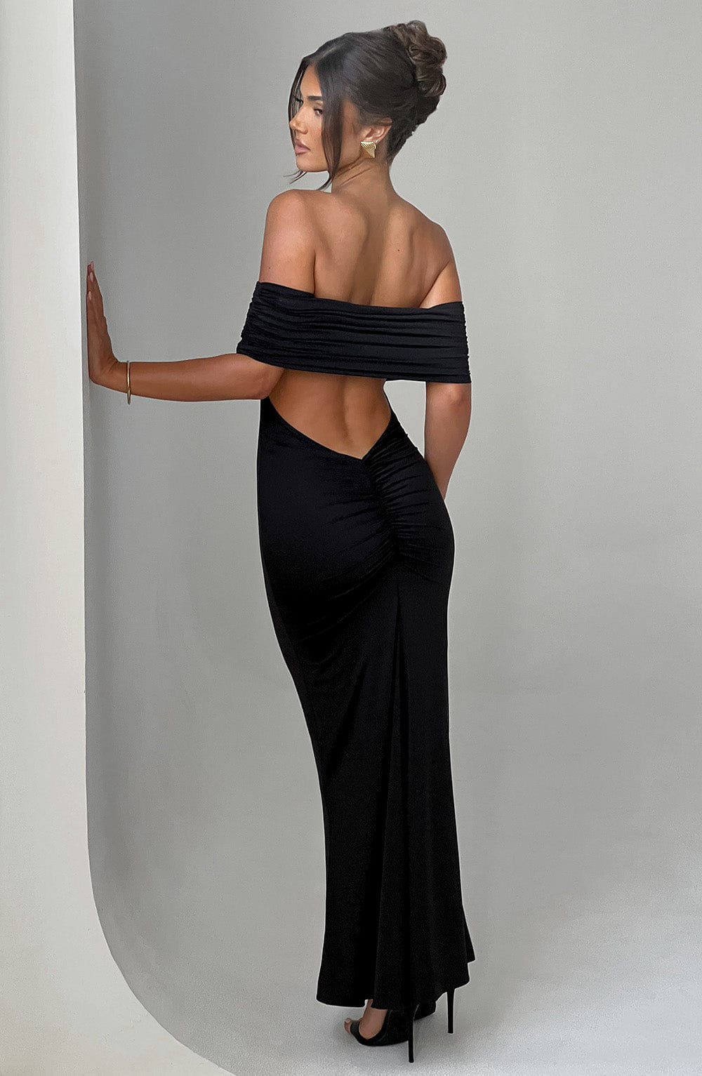 Tindra | Elegáns hosszú Bardot ruha