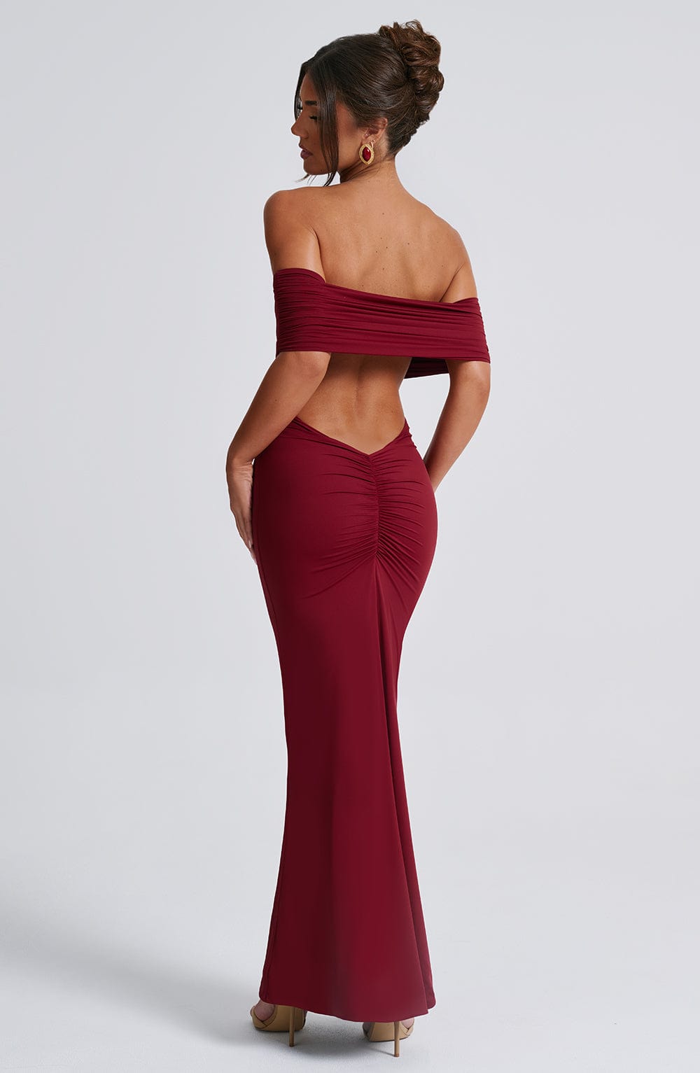 Tindra | Elegáns hosszú Bardot ruha
