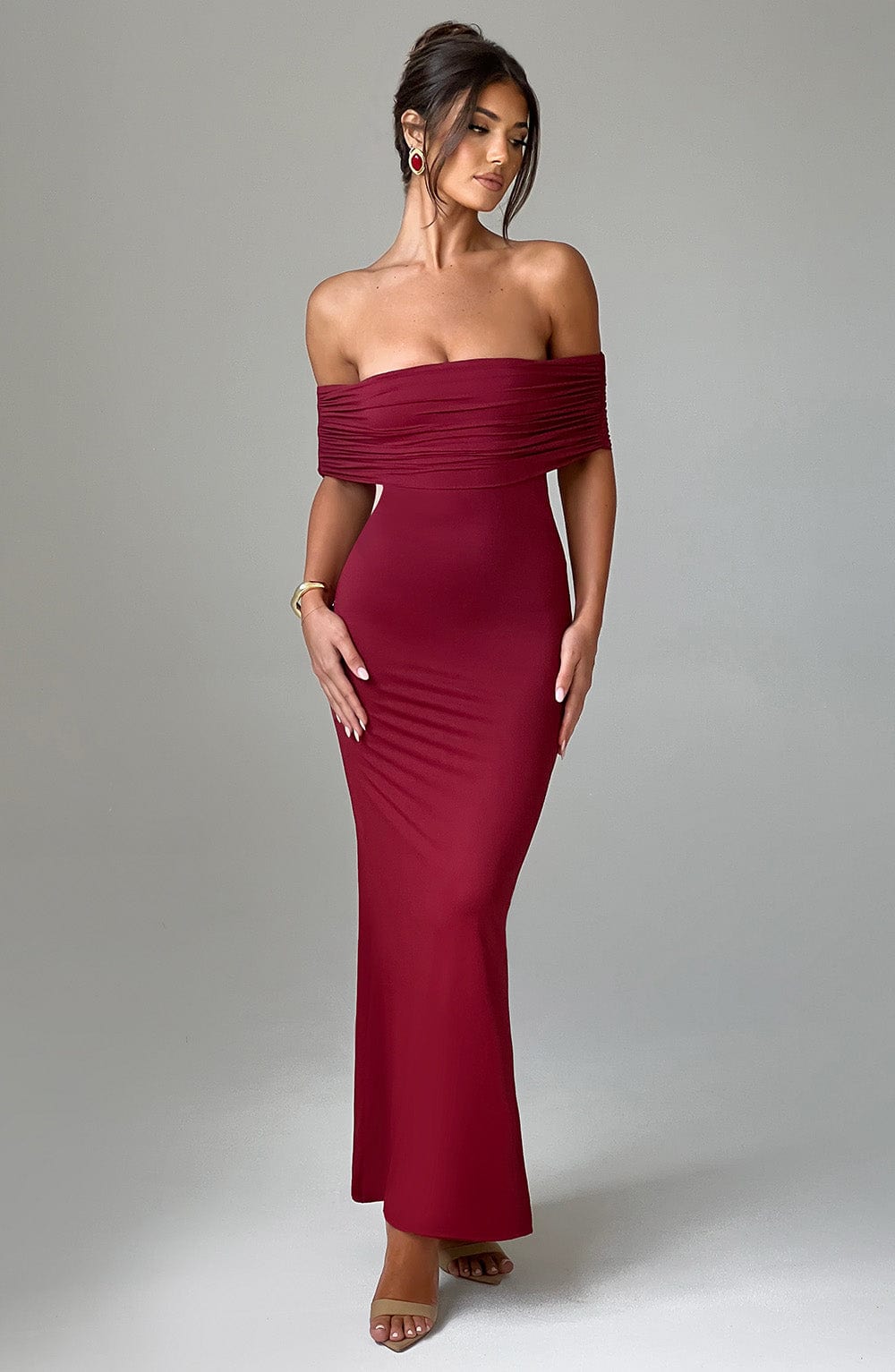Tindra | Elegáns hosszú Bardot ruha