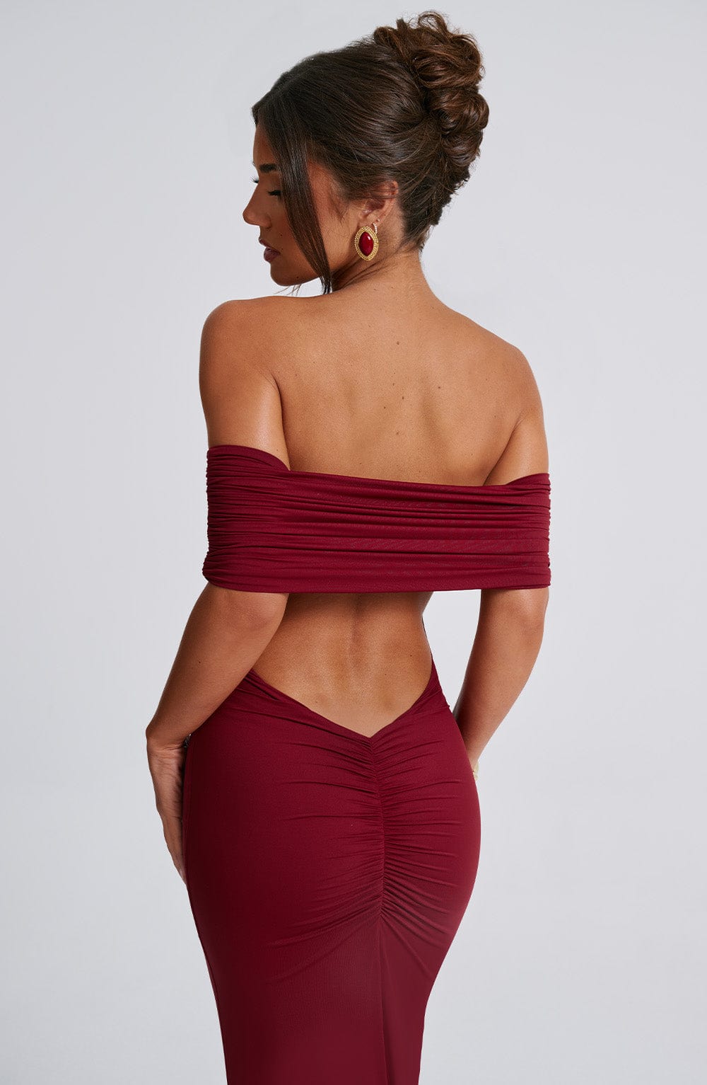 Tindra | Elegáns hosszú Bardot ruha