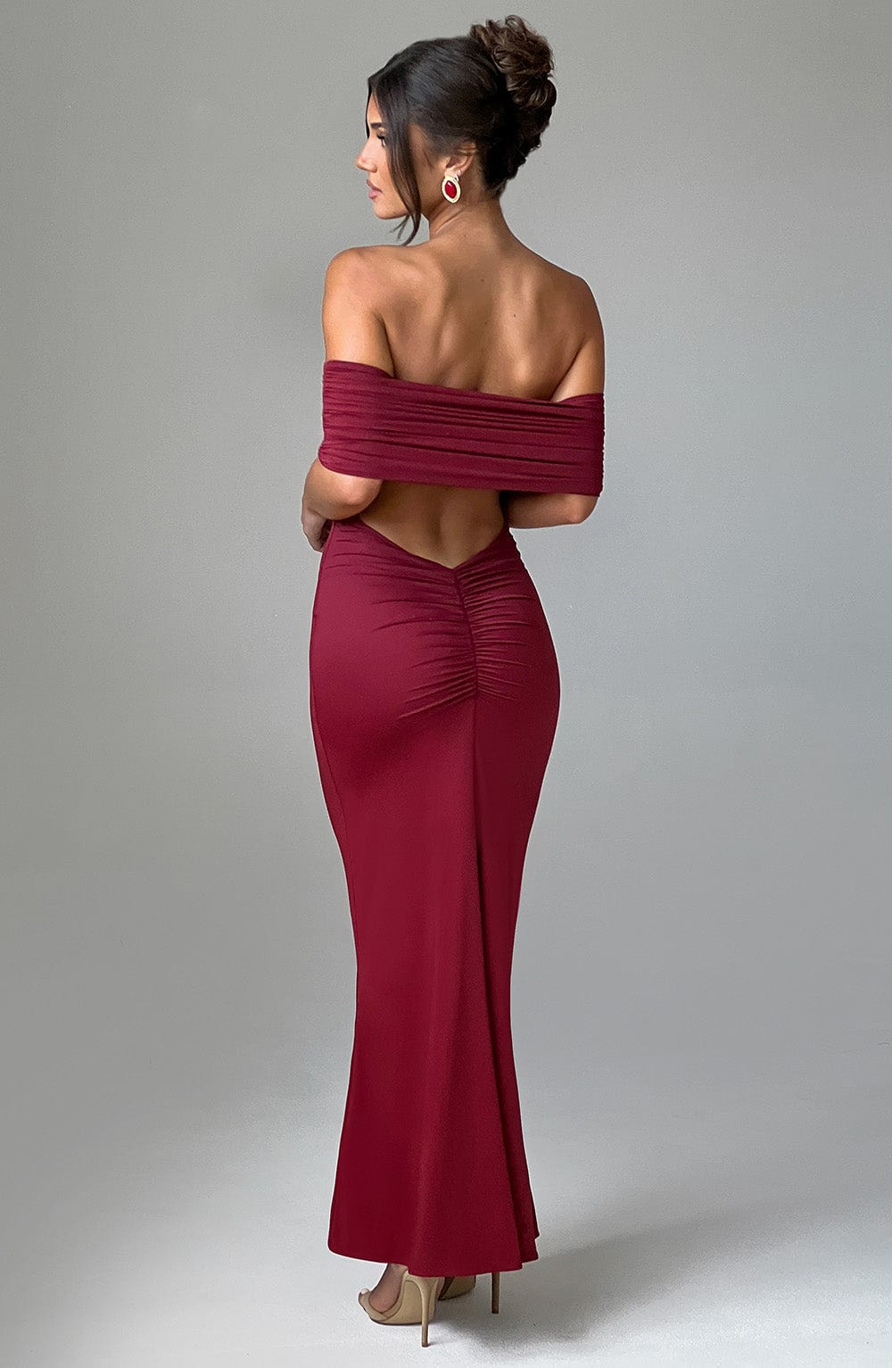 Tindra | Elegáns hosszú Bardot ruha