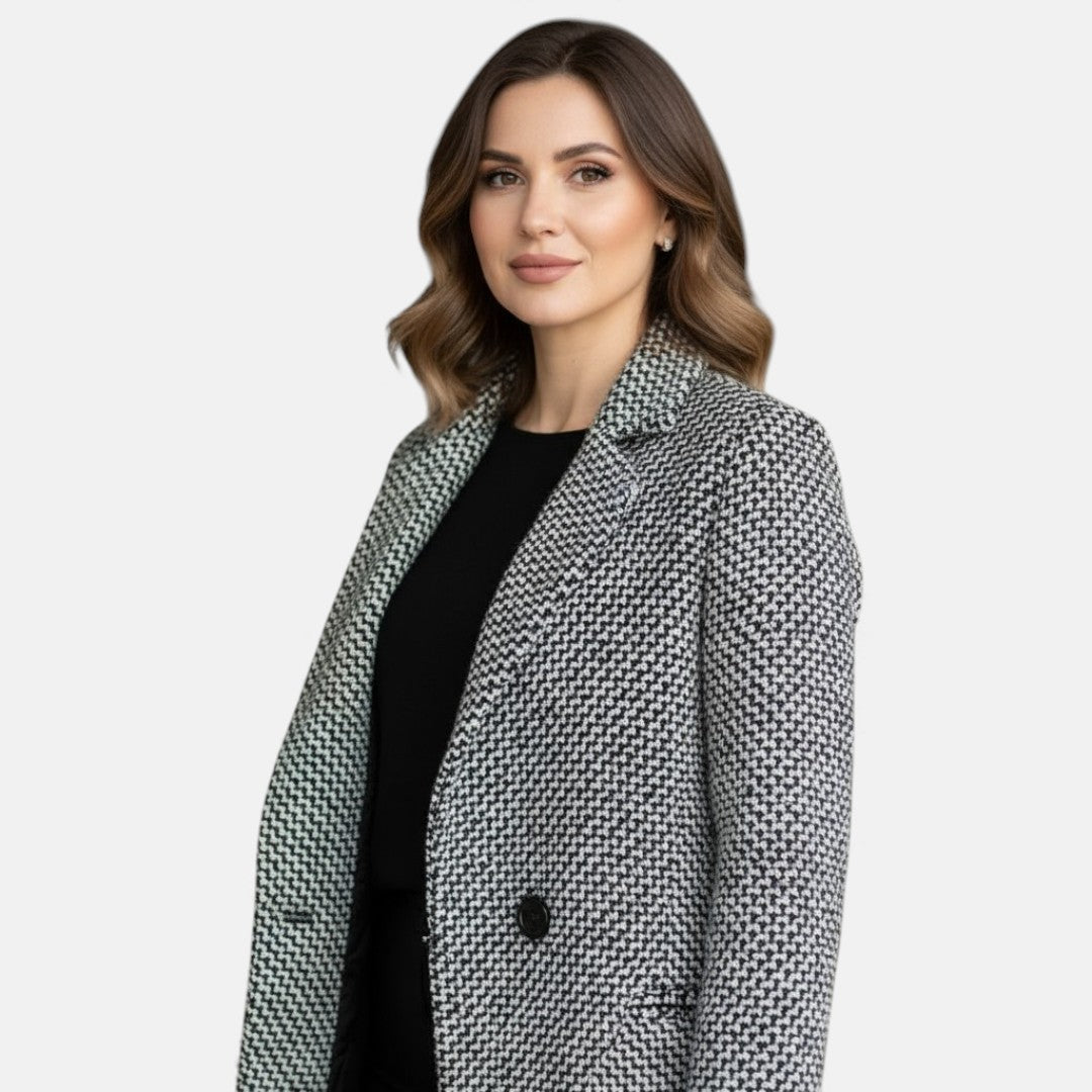 "Małgorzata - Kényelmes Hosszú Kabát" can be rewritten as "Małgorzata - Stílusos és Kényelmes Hosszú Kabát".